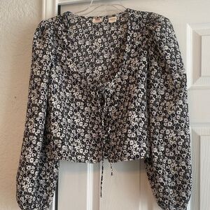 Levi's Black & White Floral Lace-Up Puff Sleeve Top